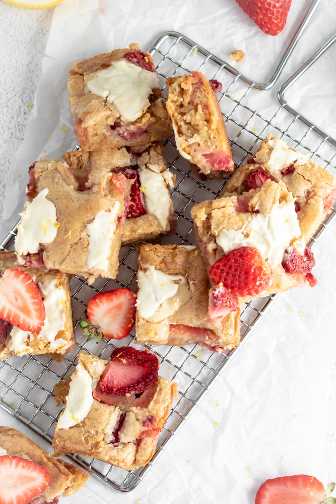 Strawberry bars with sliced strawberries and white chocolate on top. 
