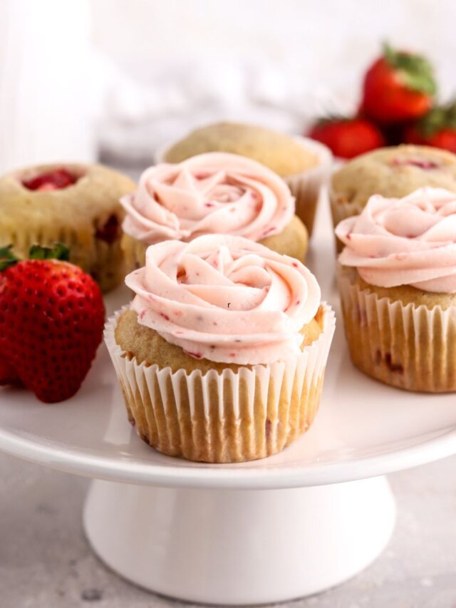 cropped-strawberry-cupcakes-with-buttercream-piped-on-top.jpg